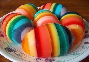 como-hacer-gelatinas-decoradas-de-colores-4