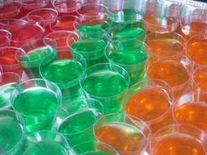 como-hacer-gelatina-de-mosaico-de-tres-colores-1