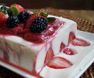 como-hacer-gelatina-de-fresas-y-crema-de-leche-2