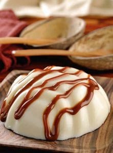 como-hacer-gelatina-de-fresas-y-crema-de-leche-4