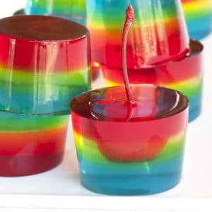 como-hacer-gelatinas-decoradas-de-colores-3
