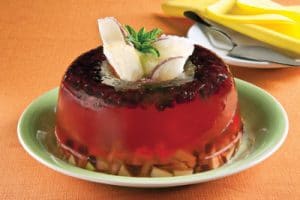 como-hacer-gelatinas-decoradas-con-manzanas-3