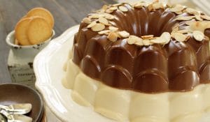 como-hacer-gelatina-de-fresas-y-crema-de-leche-5