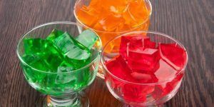 como-hacer-gelatina-de-mosaico-de-tres-colores-2