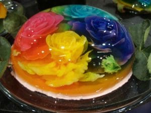 como-hacer-gelatina-artistica-roja-amarilla-y-verde-2