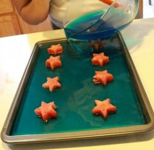 como-hacer-gelatinas-decoradas-en-forma-de-luna-3