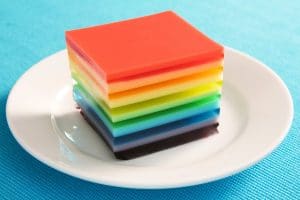 como-hacer-gelatina-artistica-roja-amarilla-y-verde-4