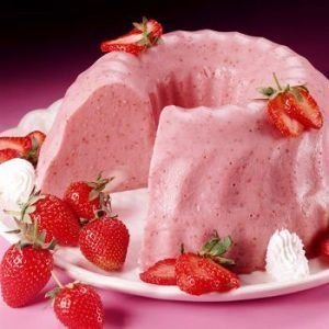 como-hacer-gelatina-con-crema-y-fresas-1