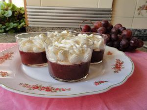 como-hacer-gelatina-con-crema-y-uvas-4