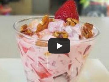 COMO HACER GELATINA CON CREMA, POSTRE CON FRESAS