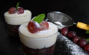 como-hacer-gelatina-con-crema-y-uvas-2