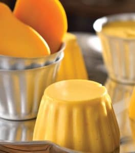como-hacer-gelatina-con-frutas-mango-con-leche-condesada-4