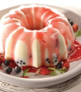 receta-de-gelatina-de-yogurt-con-fresas-y-uvas-1