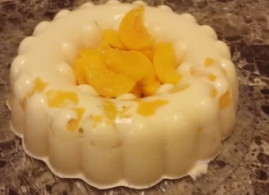pasos-para-preparar-gelatina-con-frutas-y-yogurt-1
