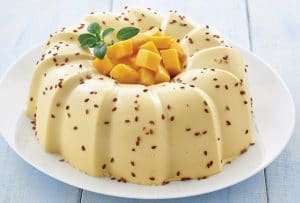 como-hacer-gelatina-con-frutas-mango-con-leche-condesada-6