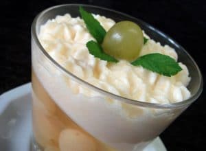 como-hacer-gelatina-con-crema-y-uvas-3