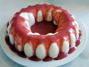 pasos para preparar gelatina con frutas y yogurt