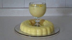 como-hacer-gelatina-con-frutas-mango-con-leche-condesada-2