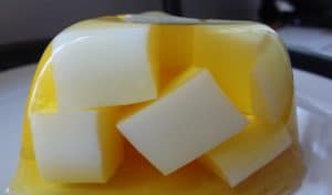 apremde-a-preparar-gelatina-de-mosaico-con-jugo-de-almibar-5