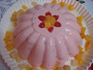 pasos-para-preparar-gelatina-de-colores-con-frutas-encapsuladas-4