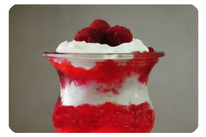 como-hacer-gelatina-con-crema-postre-con-fresas-2