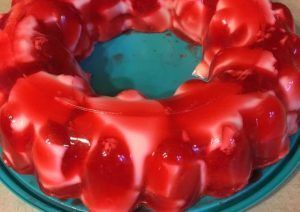 apremde-a-preparar-gelatina-de-mosaico-con-jugo-de-almibar-3