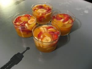 recetas de gelatinas de frutas de dos capas con fresas y naranja