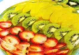 como-decorar-una-gelatina-con-frutas-1