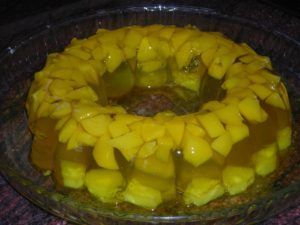 como hacer una gelatina con trozos de frutas 1