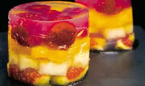 como hacer una gelatina con trozos de frutas 2