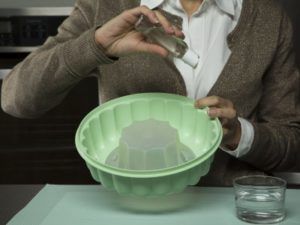 como desmoldar una gelatina en molde de plastico