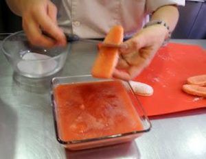 como hacer charlota de gelatina