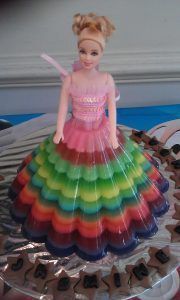 haciendo-rica-gelatina-de-colores-con-crema-5