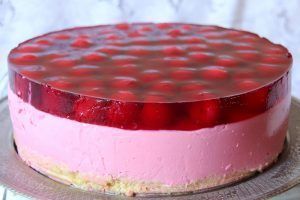 facil-receta-de-gelatina-de-yogurt-con-frutillas-1