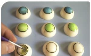 como-hacer-una-gelatina-decorada-en-forma-de-ojo-1