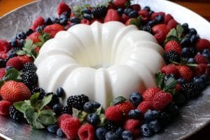 facil-receta-de-gelatina-de-yogurt-con-frutillas-3